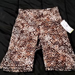 NWT Old Navy high-rise Go-Dry small bike short